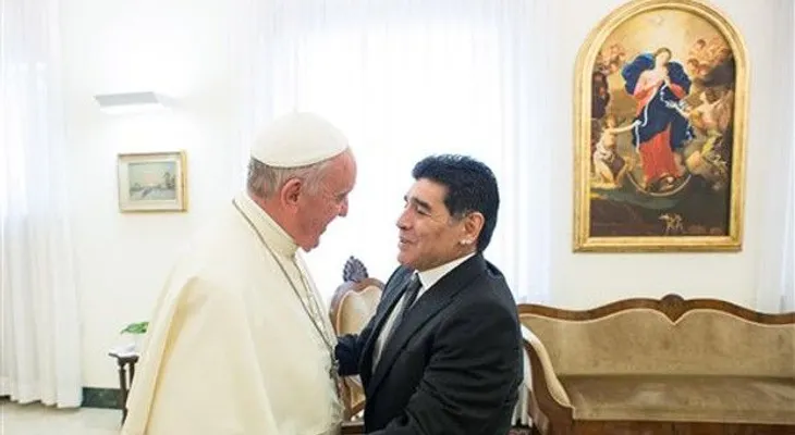 Papa Francisco recibe de nuevo a Maradona 