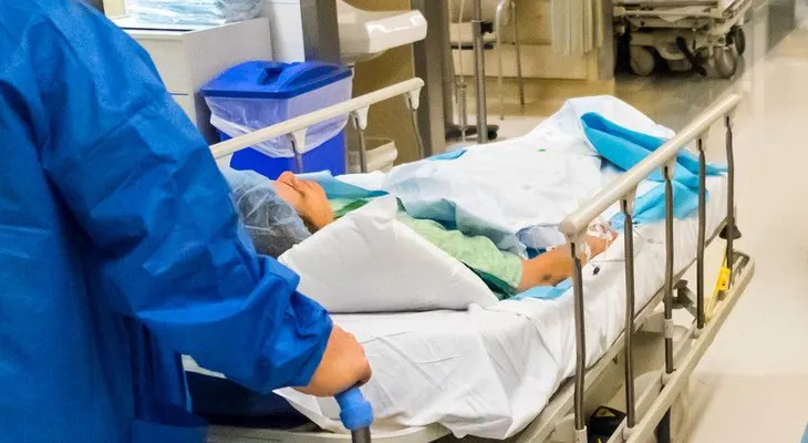 Mujer con 30 años en coma despierta luego de escuchar a su hijo discutiendo