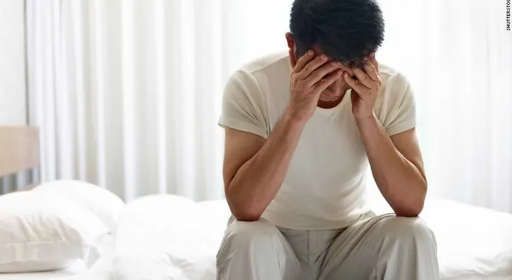 Cómo obtener ayuda para alguien que podría suicidarse