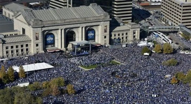 Kansas City festeja el campeonato de los Reales