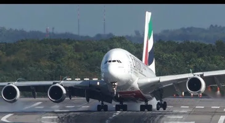Aterrador aterrizaje de avión con pasajeros en medio de una fuerte tormenta (VIDEO)
