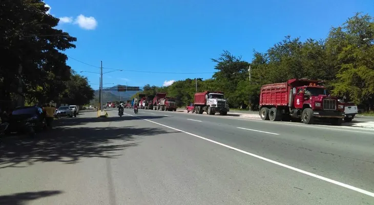 Gobierno responde a paro de Fenatrado aumentando precio combustibles