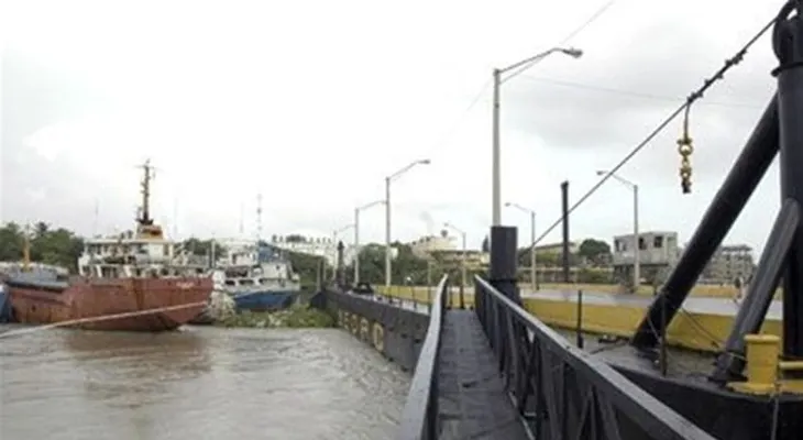 Amet cerrará puente flotante hasta el mediodía