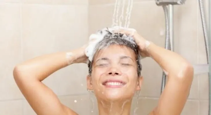 ¿Por qué es bueno bañarse con agua fría?