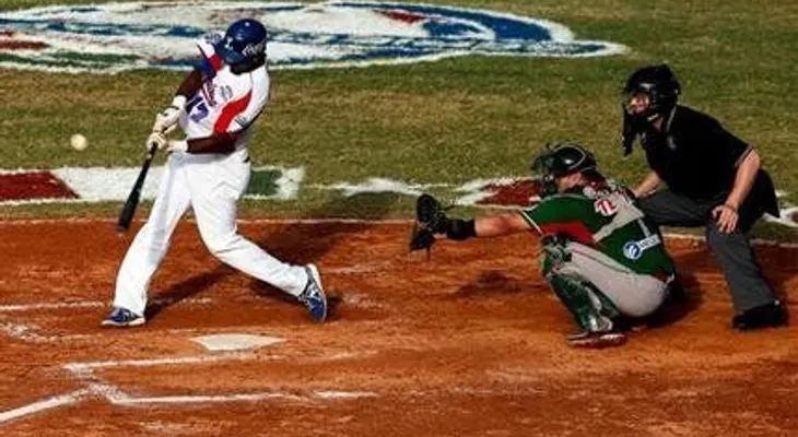 Eugenio Velez pega 2 jonrones y Dominicana vence 7-6 a México 