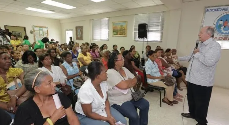 Primera Dama brinda prevención cáncer de mamas y osteoporosis