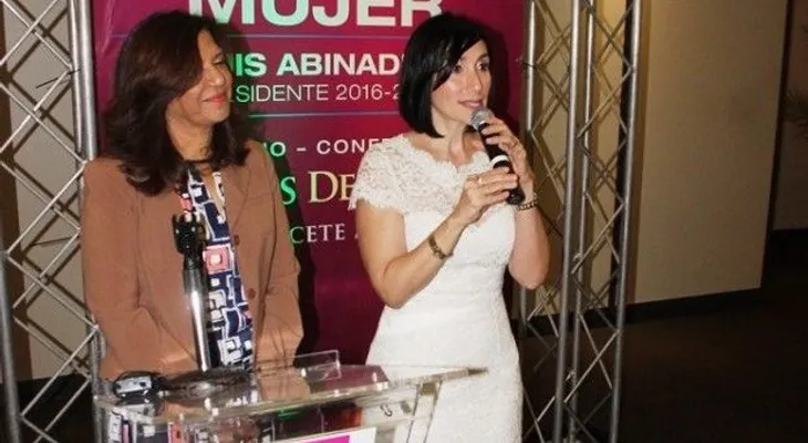 Comando Nacional Mujer con Abinader realiza conferencia