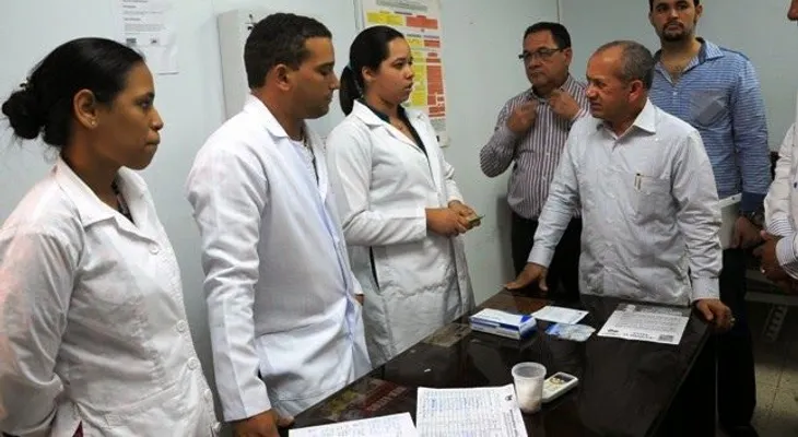 Freddy Hidalgo supervisa remodelación hospital de Elías Piña