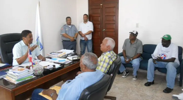 Gobernador de Barahona exhorta a disfrutar con moderación fiestas de fin de año