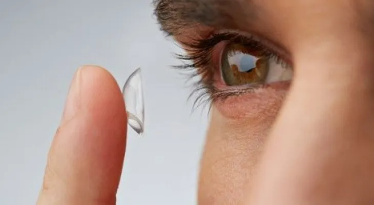 Los lentes de contacto aumentan el riesgo de infección