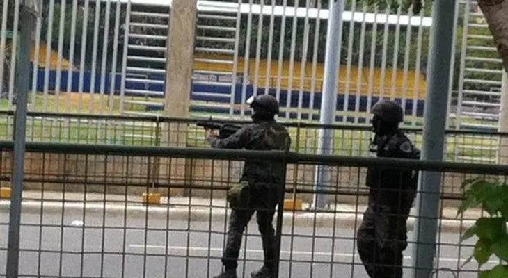 Hieren de perdigones a fotógrafo de elCaribe durante protesta en la UASD