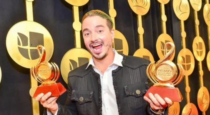 J Balvin repite como artista del año en unos Premios Lo Nuestro muy políticos
