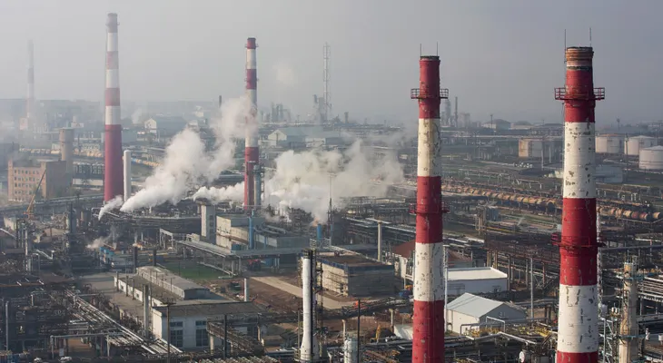 Drones ucranianos alcanzan refinerías de Bashneft en Rusia a más de 1.500 km de la frontera