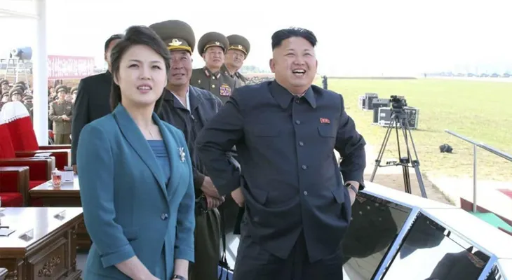 Ri Sol Ju, la esposa de Kim Jong Un a la que hacen aparecer y desaparecer todo el tiempo