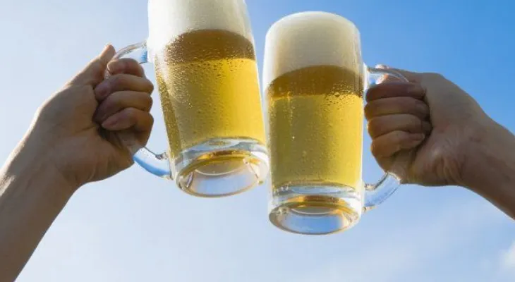 ¿Por qué nos da hambre cuando bebemos alcohol?