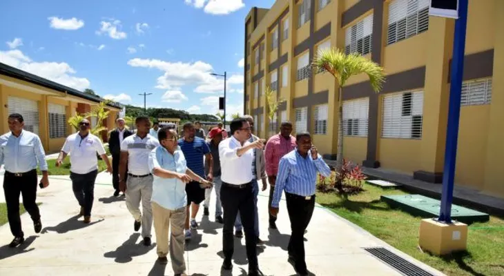 Unos 2.8 millones de estudiantes pueden iniciar el año escolar; Andrés Navarro dice que todo está listo 