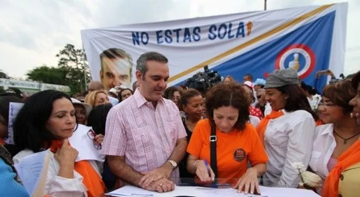 Abinader se compromete a impulsar políticas de no violencia contra la mujer