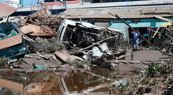 Suben a 13 víctimas de terremoto en Chile; fuertes réplicas