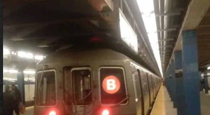 Asaltos y robos en trenes de NY