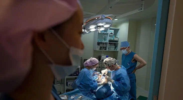 Una rinoplastia más segura y con menos cicatrices