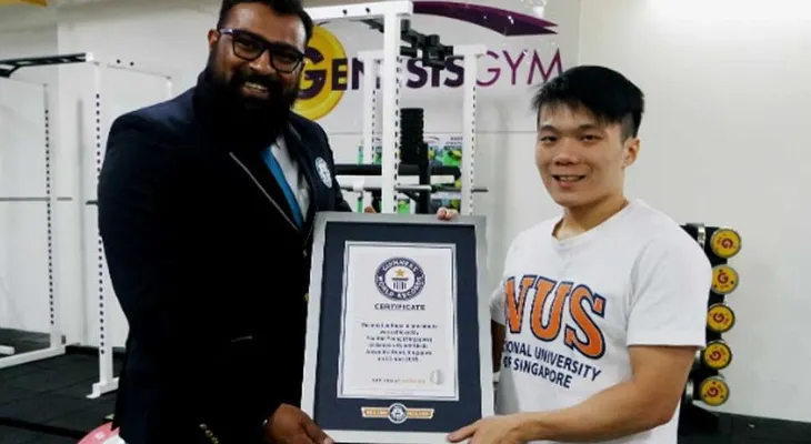 Récord Guinness: Realiza 44 pull?ups en sólo un minuto (Video)