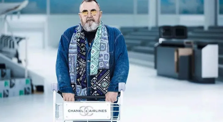 Cómo es la vida del DJ más famoso del mundo que encandila a las top model y se ríe de la moda