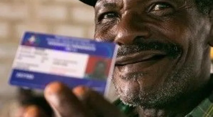 Fadul llama racistas a quienes se oponen a extender vigencia de carnés haitianos 