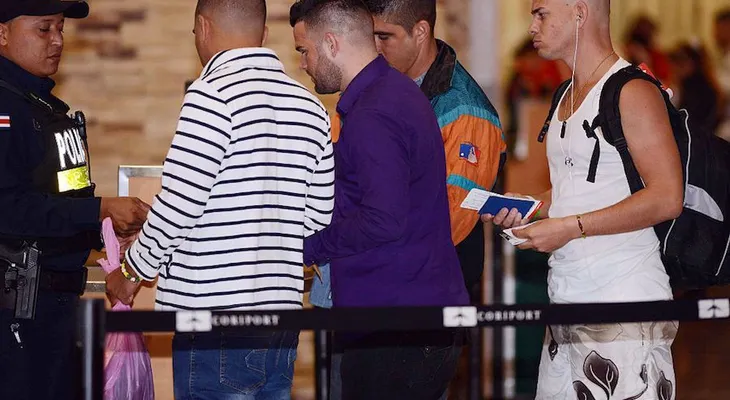 180 inmigrantes cubanos llegan a El Salvador