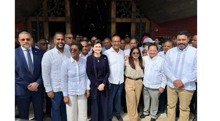 Raquel Peña encabeza misa de Conatra en Higüey junto a miles de feligreses