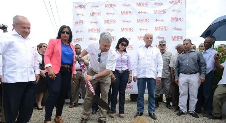 Obras Públicas inicia construcción puente en Cotuí