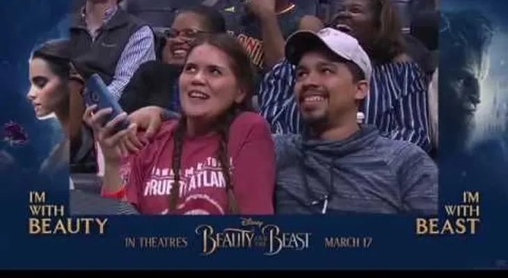 Kiss Cam: Como su novio la rechaza por tomar cerveza, besó a un desconocido