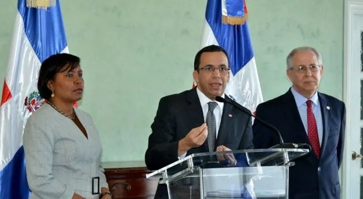 Canciller dice hubo confusión diplomáticos no hayan presentado declaración de bienes 