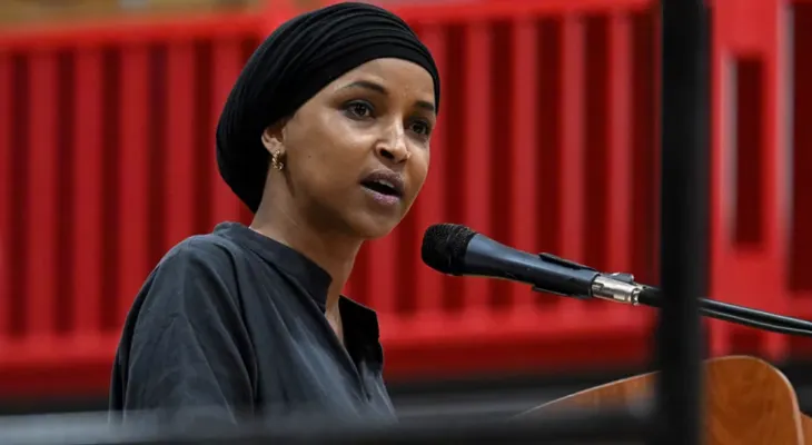 Expertos legales ven difícil retirar la ciudadanía a Ilhan Omar pese a las intenciones del gobierno