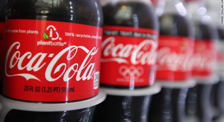 Organizaciones piden sancionar a Coca-Cola México por comercial "racista"