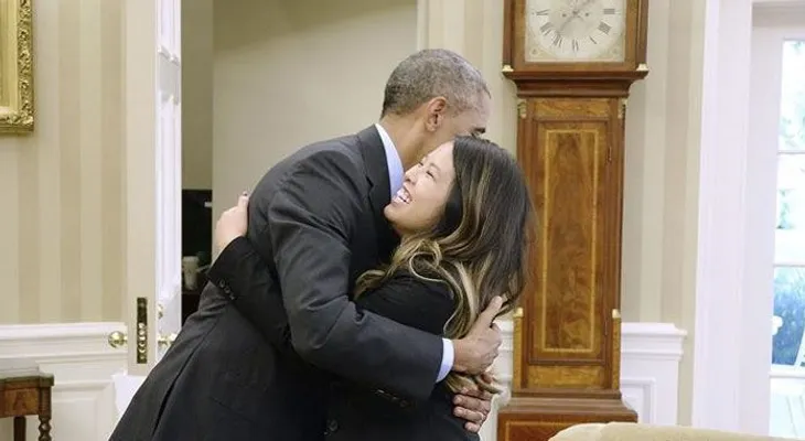 Obama se reunió con enfermera recuperada de ébola y la abrazó