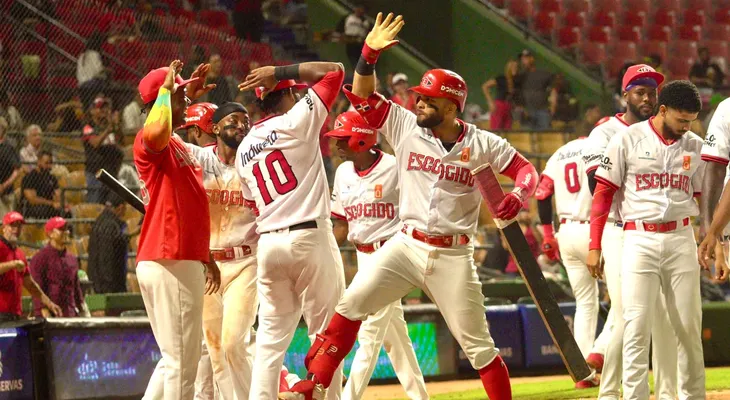 Leones ganan sexto seguido al blanquear a las Estrellas