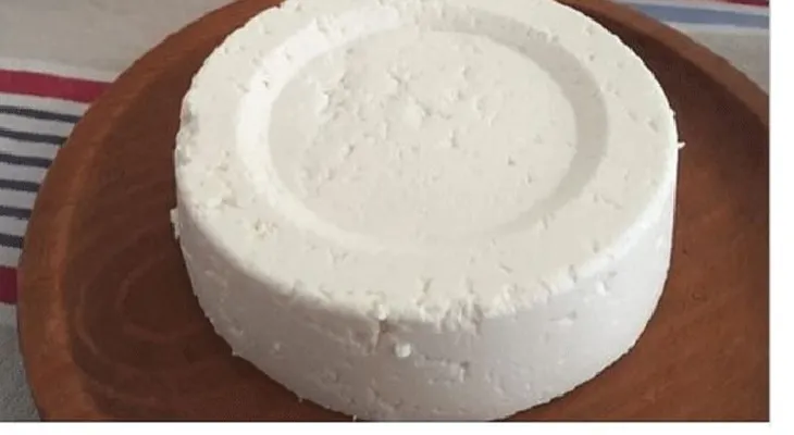 Un litro de leche, un yogurt y medio limón para elaborar el mejor queso desde tu casa