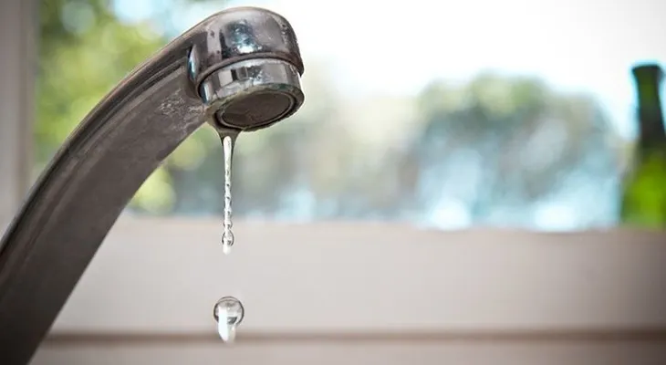 Moradores de Las Praderas denuncian escases de agua potable