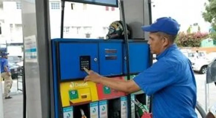Por segunda semana rebajan precios combustibles