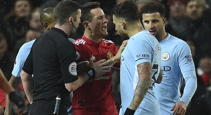 Mourinho provocó un escándalo luego del clásico de Manchester