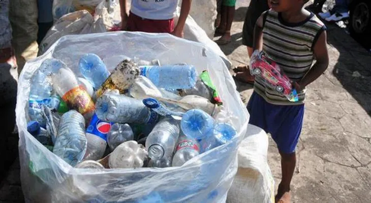 La lucha para acabar el plástico empieza en casa, dicen expertos