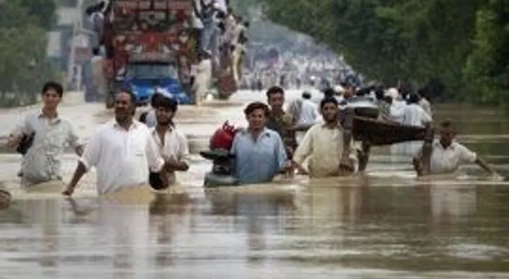92 muertos y más de 340 mil evacuados por inundaciones en Pakistán 