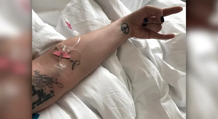 Lady Gaga pospone su tour por "intenso dolor físico"