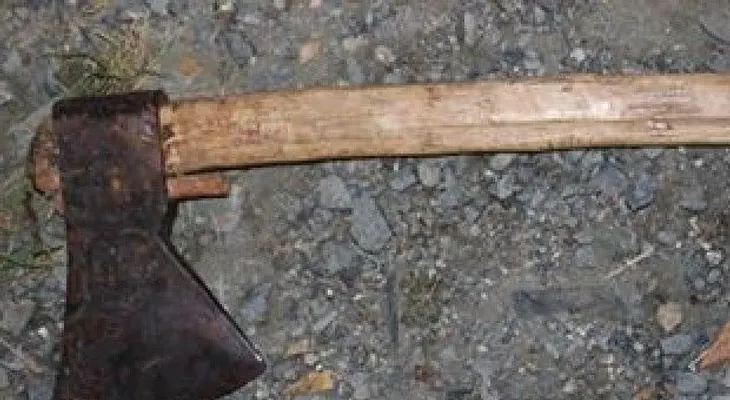 Mujer mata de un hachazo a su concubino en Loma de Cabrera
