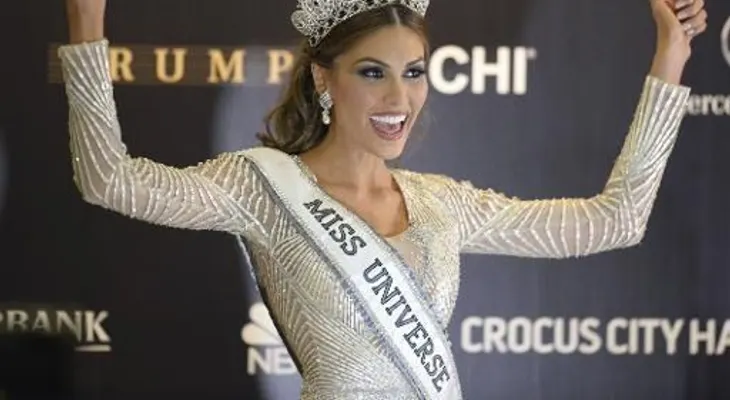 El polémico tuit de la nueva Miss Universo insultando a Hugo Chavez 