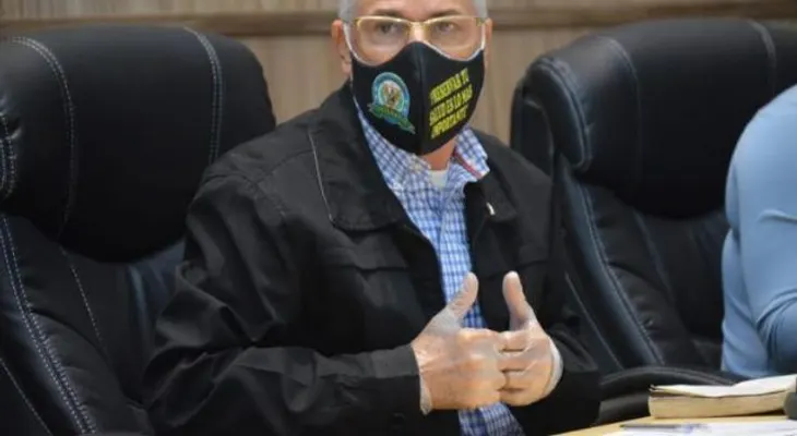 Alcalde Manuel Jiménez renuncia a yipeta de lujo y privilegios, Concejo lo aprueba
