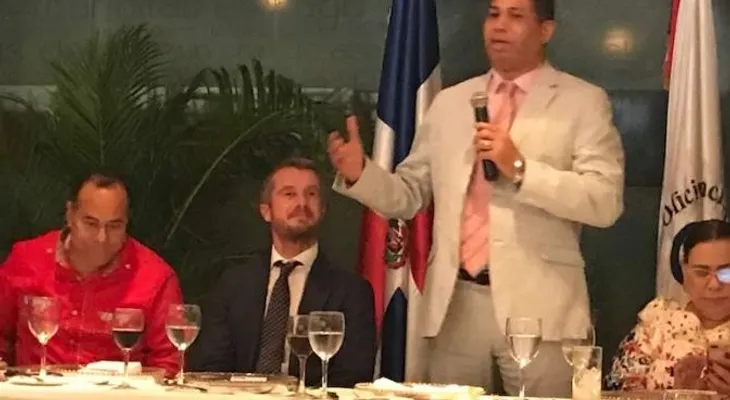 Trajano Santana, director de ONDA, ofrece cena navideña a los medios