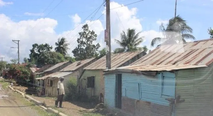 Gobierno inicia reparación de 80 viviendas en Sabana Grande Boyá
