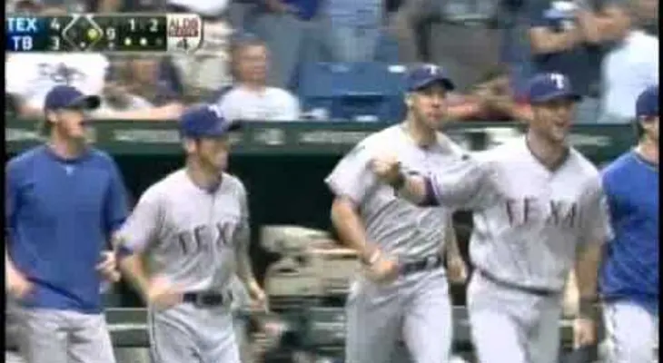Ortiz pega triple y Boston arrolla a Rangers