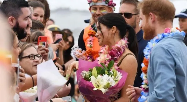 Enrique y Meghan descalzos en una playa de Sídney por la salud mental